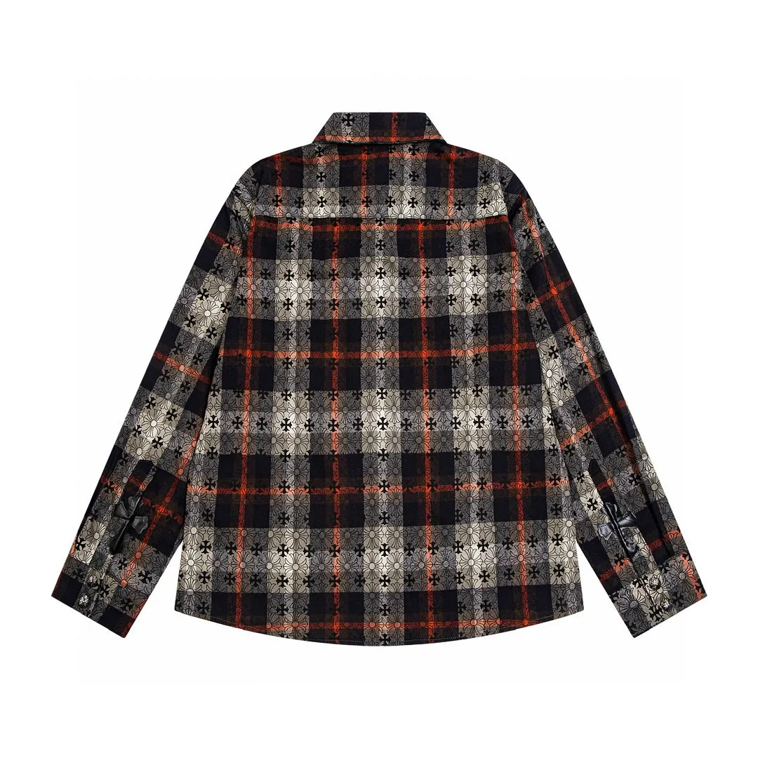 P230 Style number: G009 Chrome Hearts classic cashew flower cross all-over printed jacquard long-sleeved top casual shirt for couples 1️⃣Customized original jacquard fabric, high-quality pure cotton jacquard plaid fabric, soft and comfortable to the touch, a very high-quality fabric! 2️⃣The details of the workmanship are perfectly controlled. The lining is made of vest hemming, and the cuffs are made of double cross leather labels. It is different from the ordinary version. The collar is also designed with interlining, which shows high-end fashion and personality. The style is fashionable, simple and elegant, and it is a very versatile jacket! 4⃣️Complete accessories, all customized with original versions! Same style for men and women Color: cashew red Size: S, M, L, XL